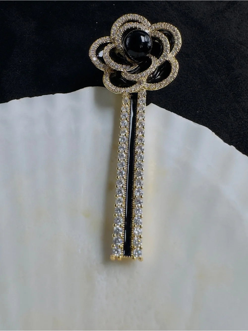 Elegant Black Flower Crystal Hair Clip - Gold Accent